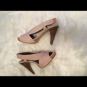 Moda Snakeskin Quinton Coral Pumps Size 9